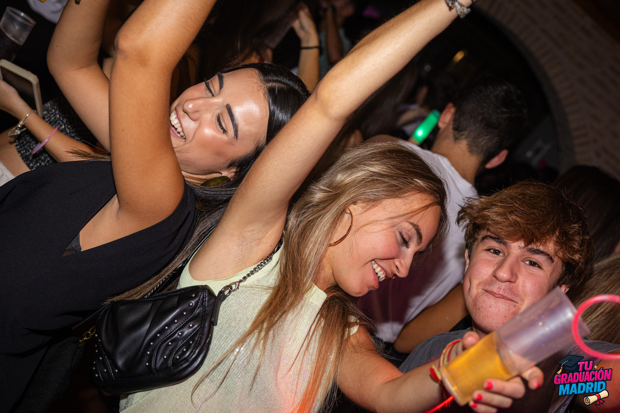 Fiesta de graduación con barra libre y DJ